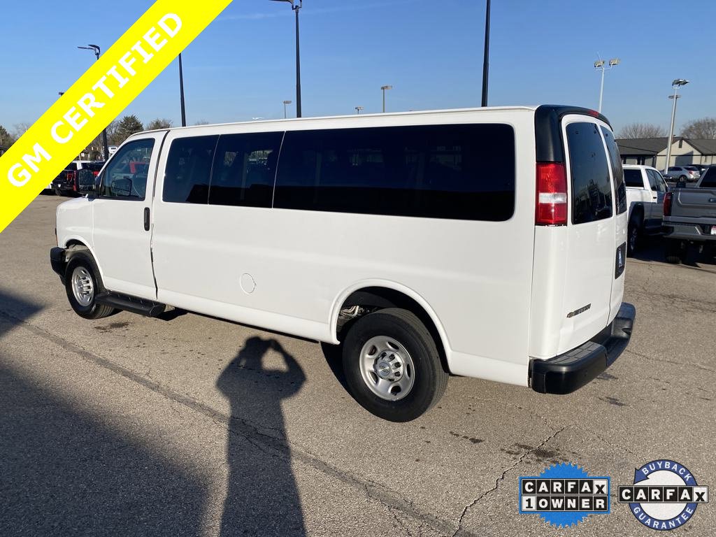 2022 Chevrolet Express Passenger 3500 photo 3