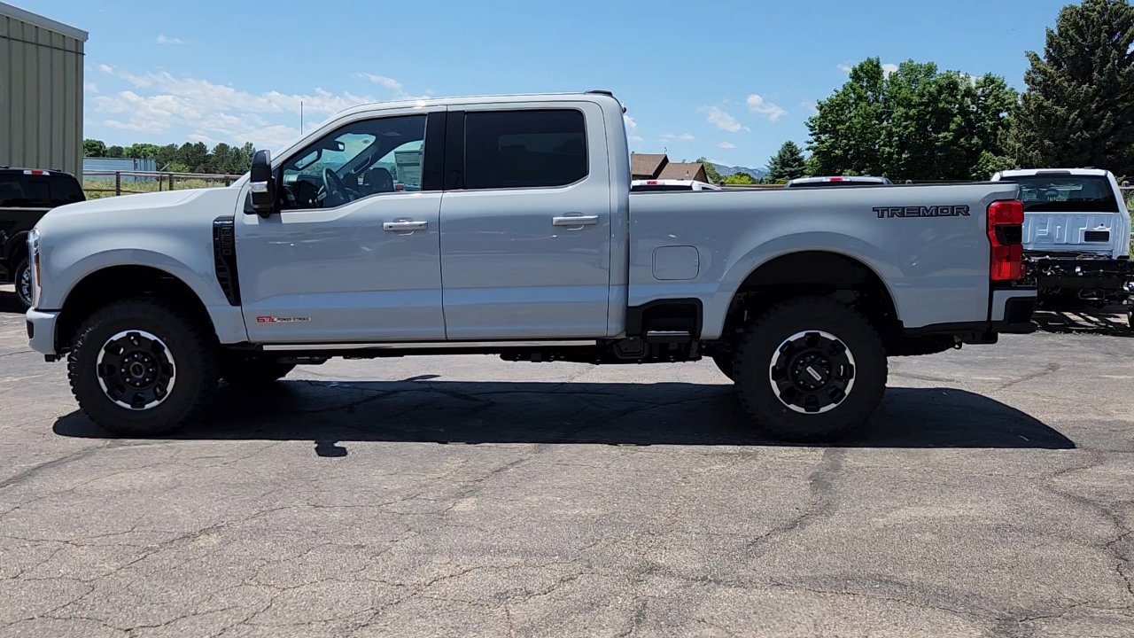 2025 Ford F-250 Platinum photo 3