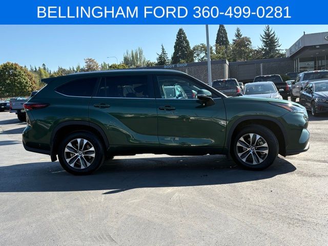 2024 Toyota Highlander XLE photo 3