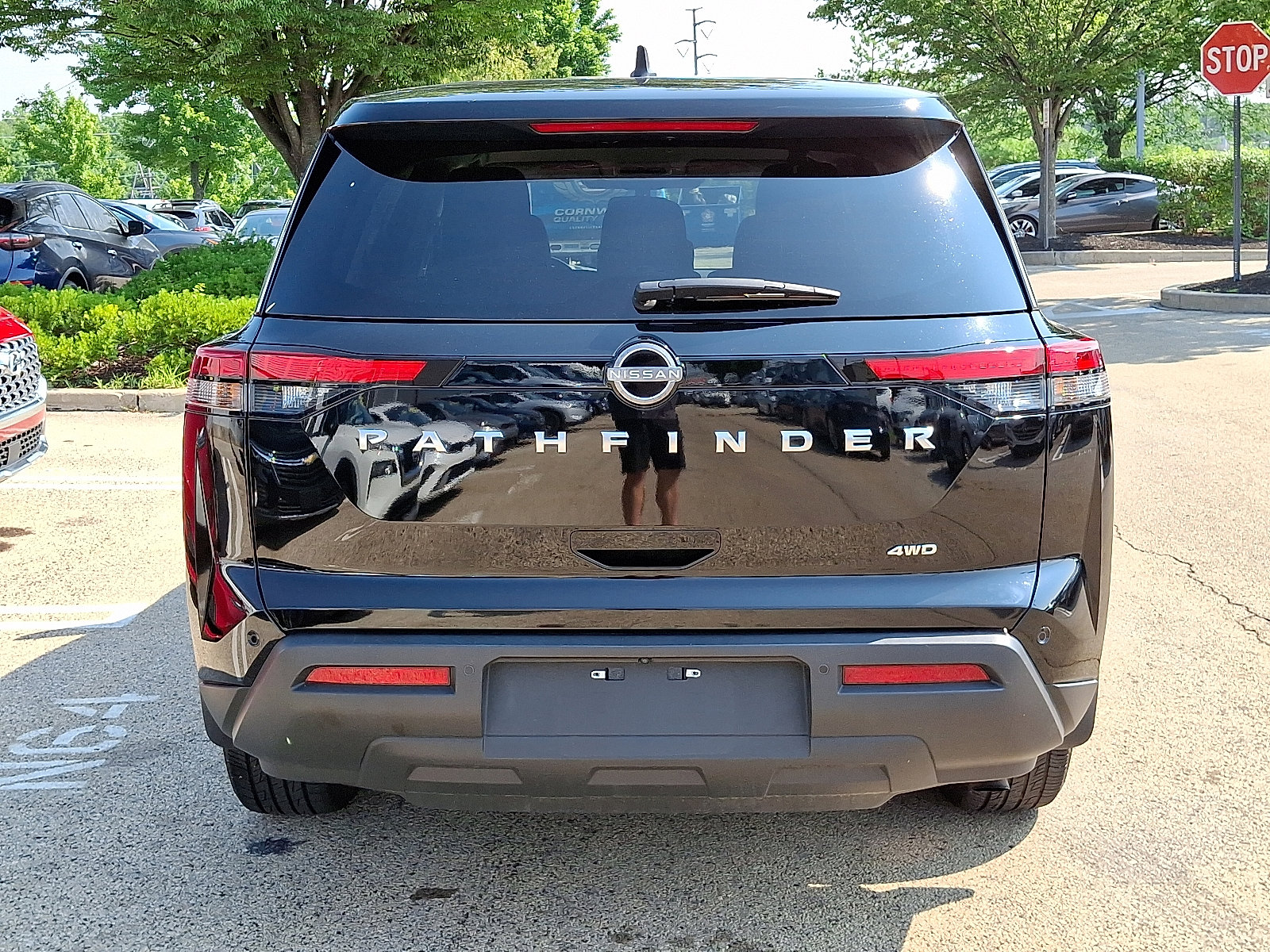 2024 Nissan Pathfinder S photo 4