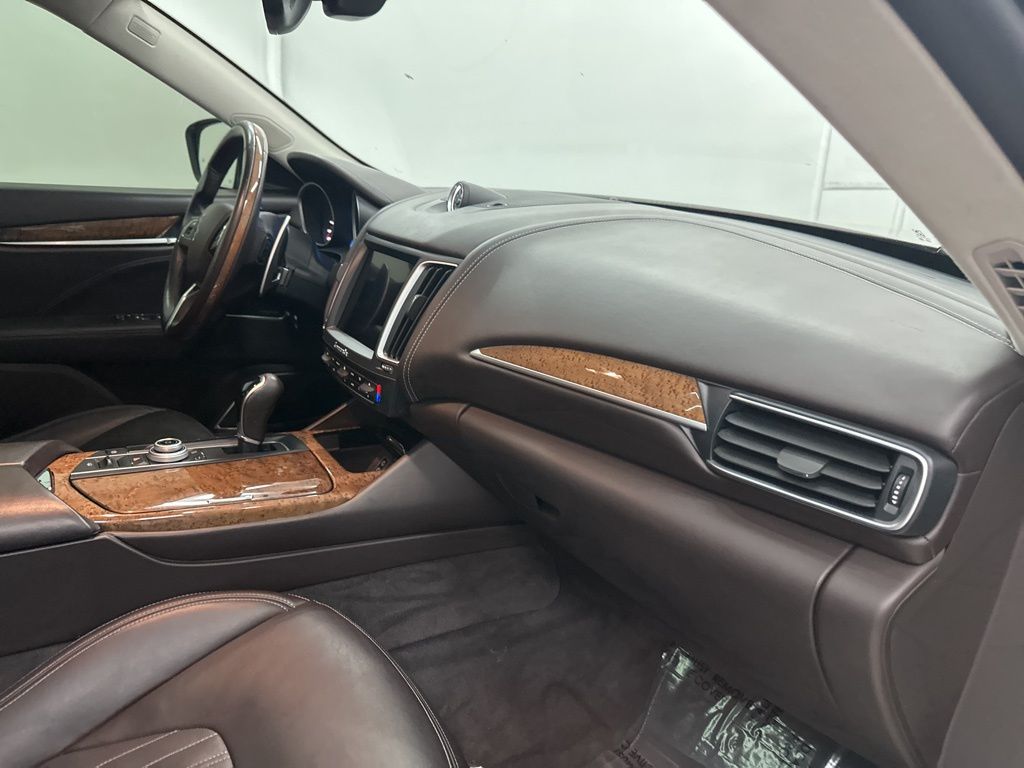 2017 Maserati Levante S photo 23