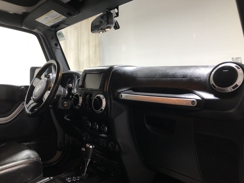 2016 Jeep Wrangler Unlimited Sahara photo 12