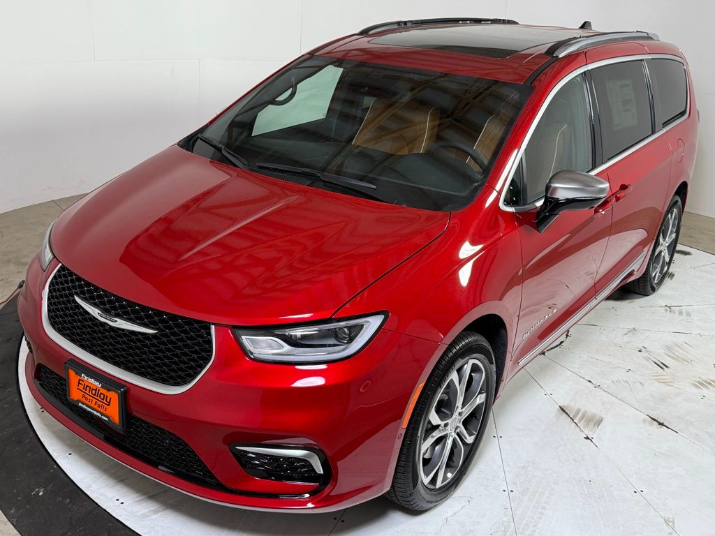 2026 Chrysler Pacifica Pinnacle photo 3