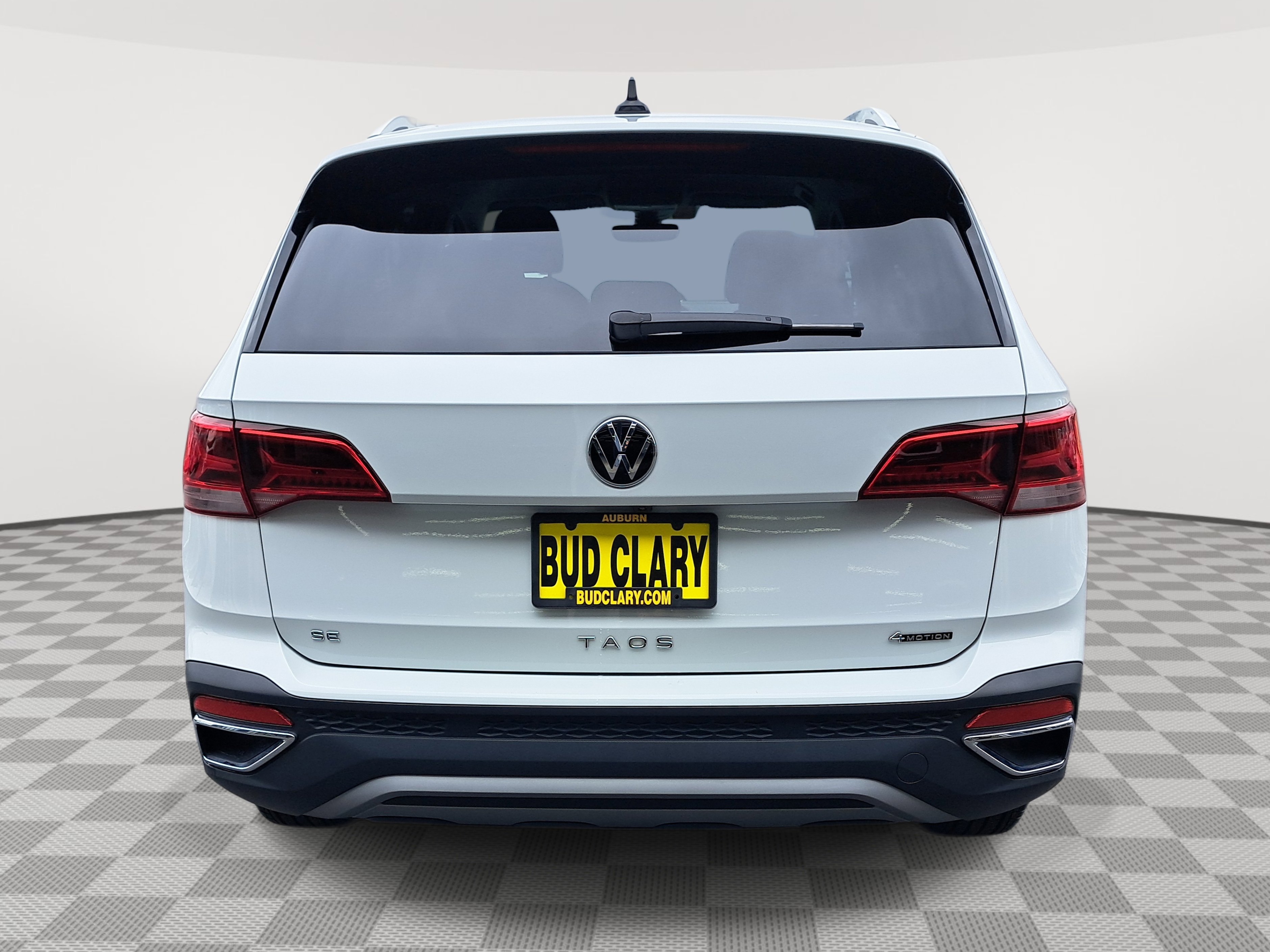 2024 Volkswagen Taos SE photo 3