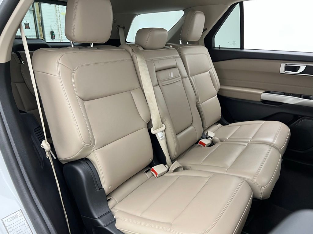 2023 Ford Explorer XLT photo 29