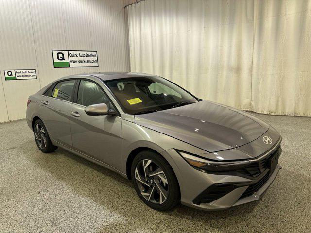 2025 Hyundai Elantra Limited's photo