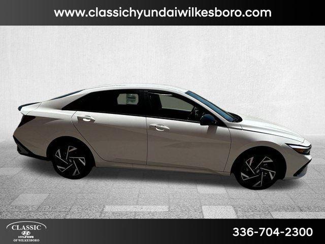 2025 Hyundai Elantra SEL Sport photo 4