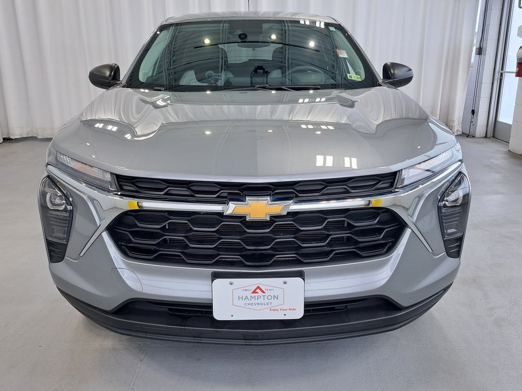 2025 Chevrolet Trax LS photo 3