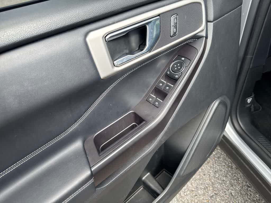 2020 Ford Explorer XLT photo 11
