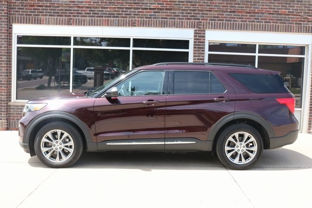 2023 Ford Explorer XLT photo 2