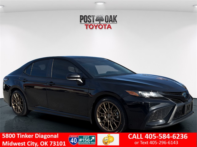 2024 Toyota Camry SE's photo