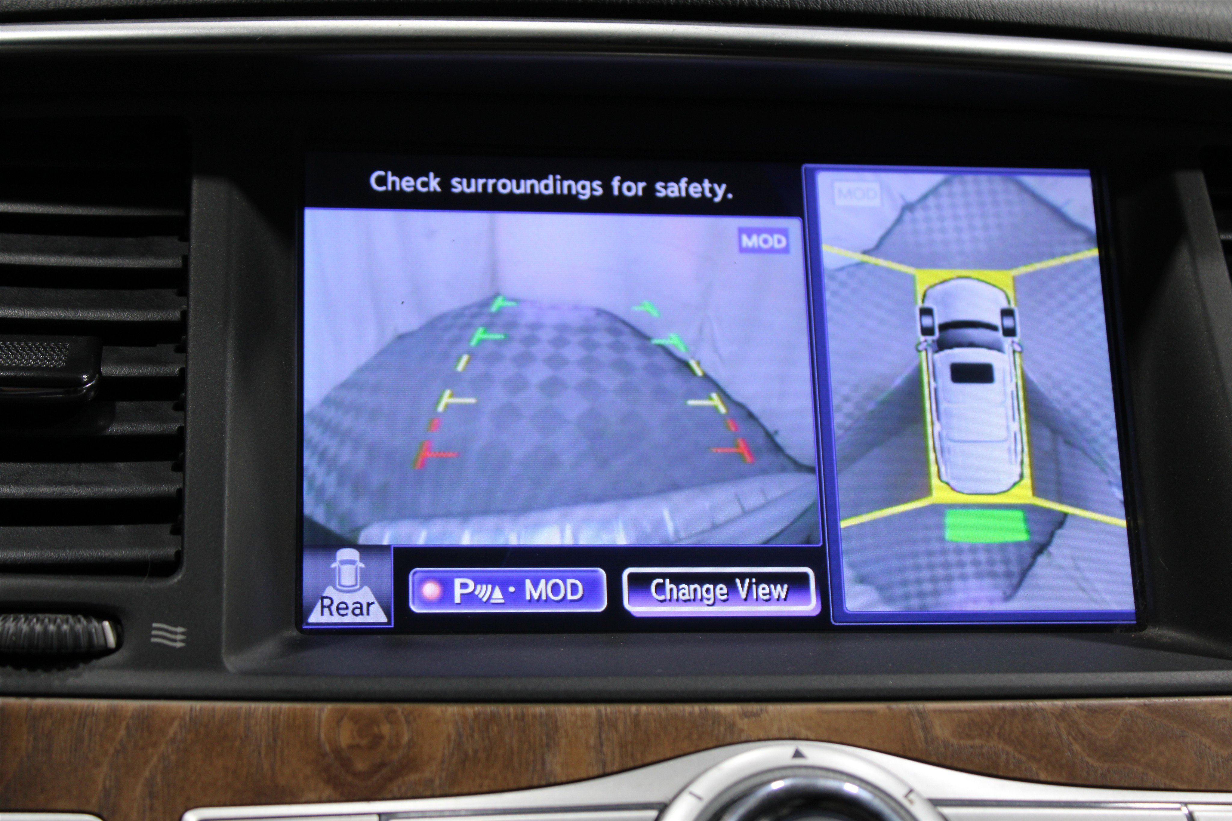 2015 Infiniti QX80 Base photo 2