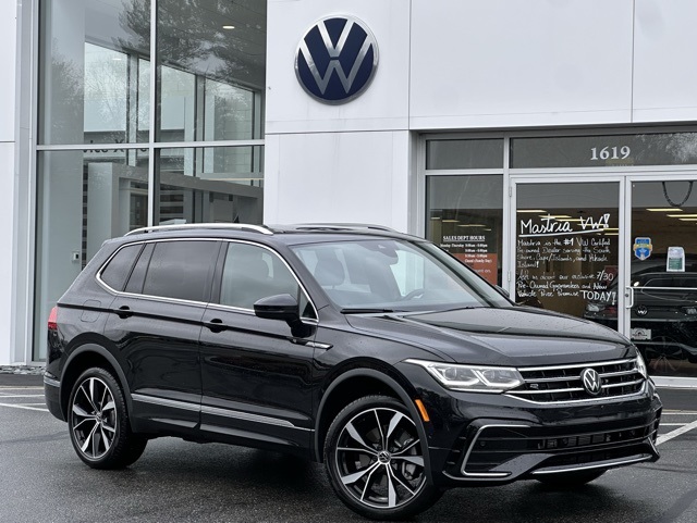 2024 Volkswagen Tiguan SEL R-LINE's photo