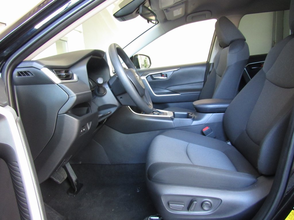 2025 Toyota RAV4 Hybrid XLE photo 11