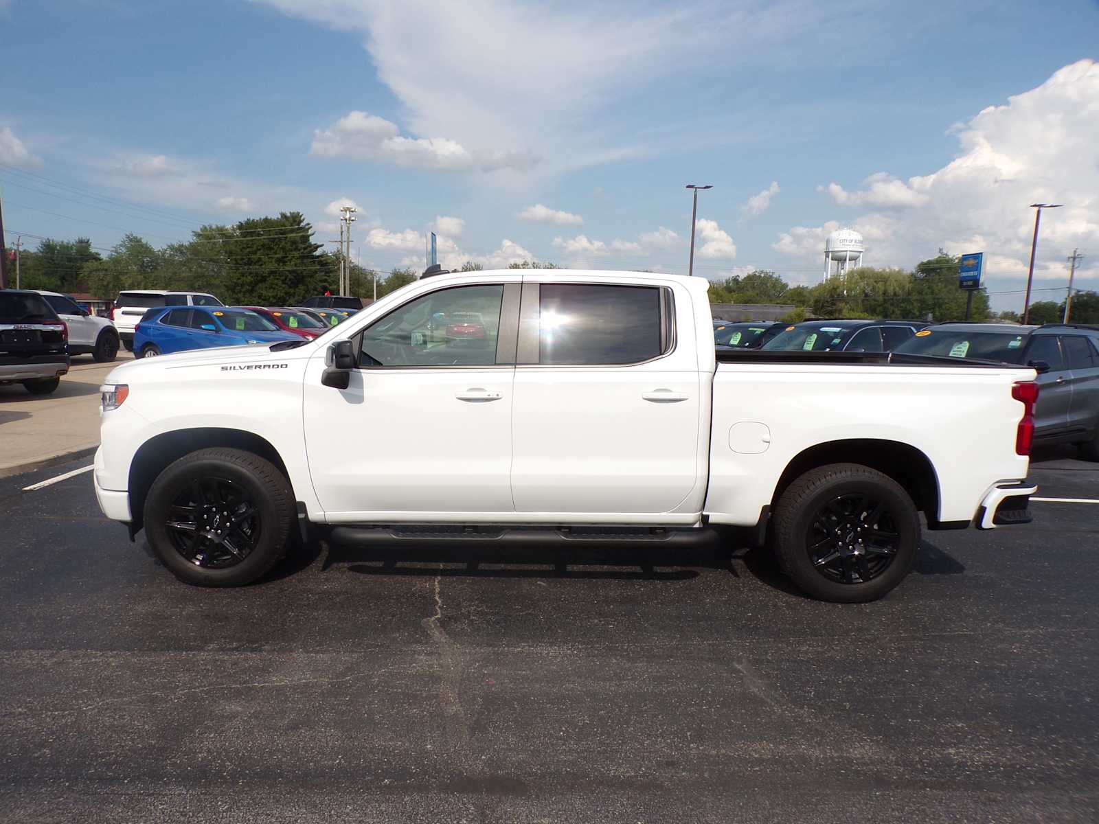 2025 Chevrolet Silverado 1500 RST photo 3