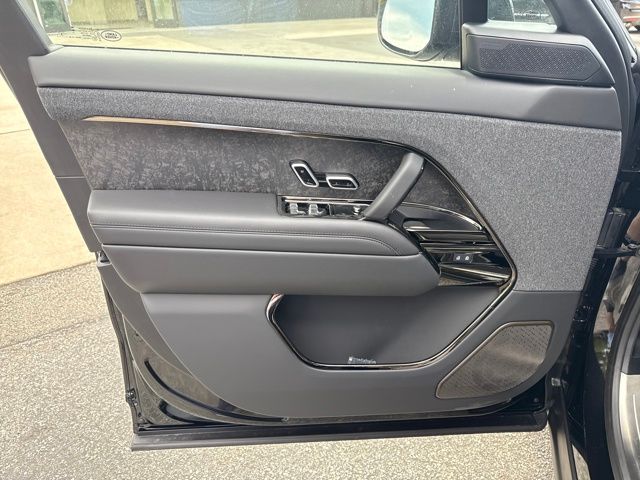 2025 Land Rover Range Rover Sport SE photo 8