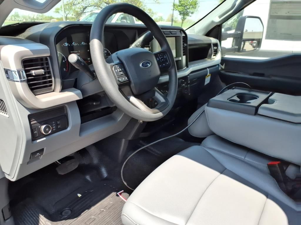 2024 Ford F-350 XL photo 4