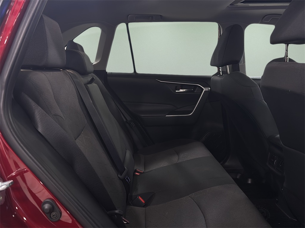2024 Toyota RAV4 XLE photo 24