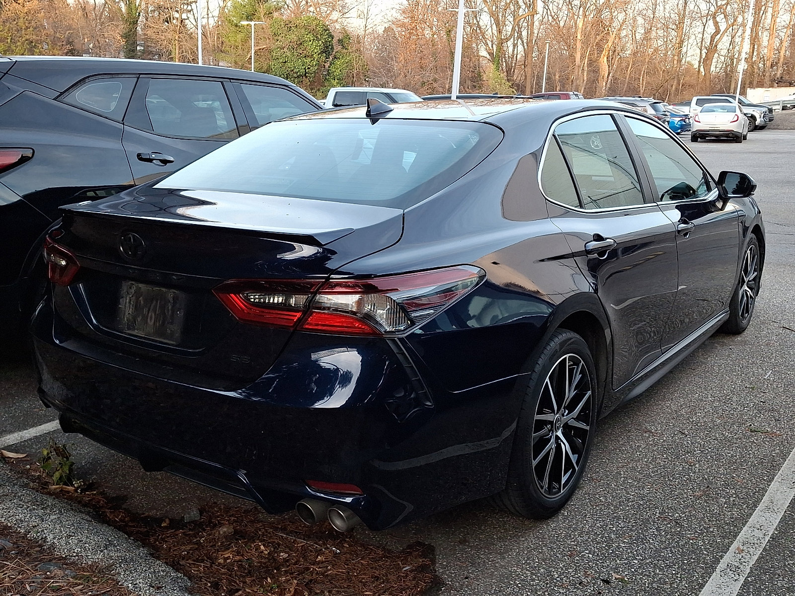 2021 Toyota Camry SE photo 3