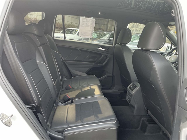 2022 Volkswagen Tiguan SEL Premium R-Line photo 16