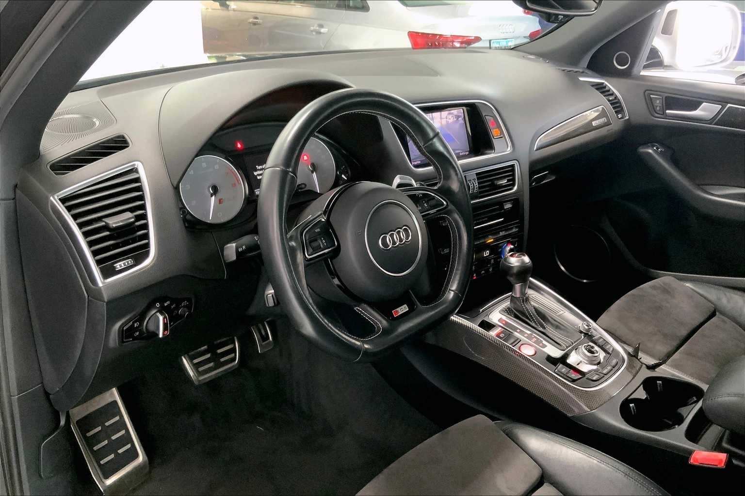 2015 Audi SQ5 Premium Plus photo 2