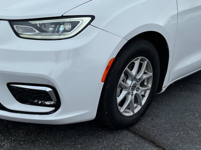 2024 Chrysler Pacifica Touring L photo 8