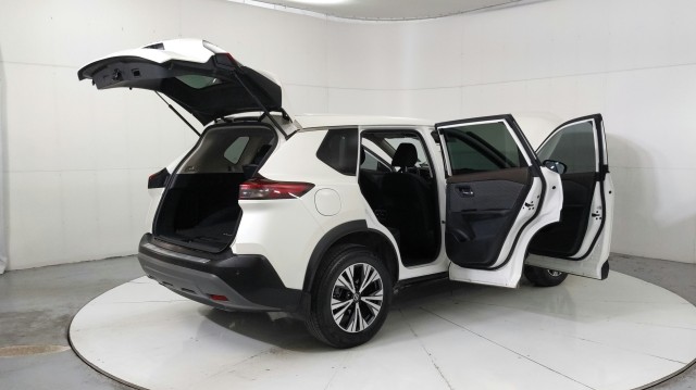 Used 2021  Nissan SV image 11