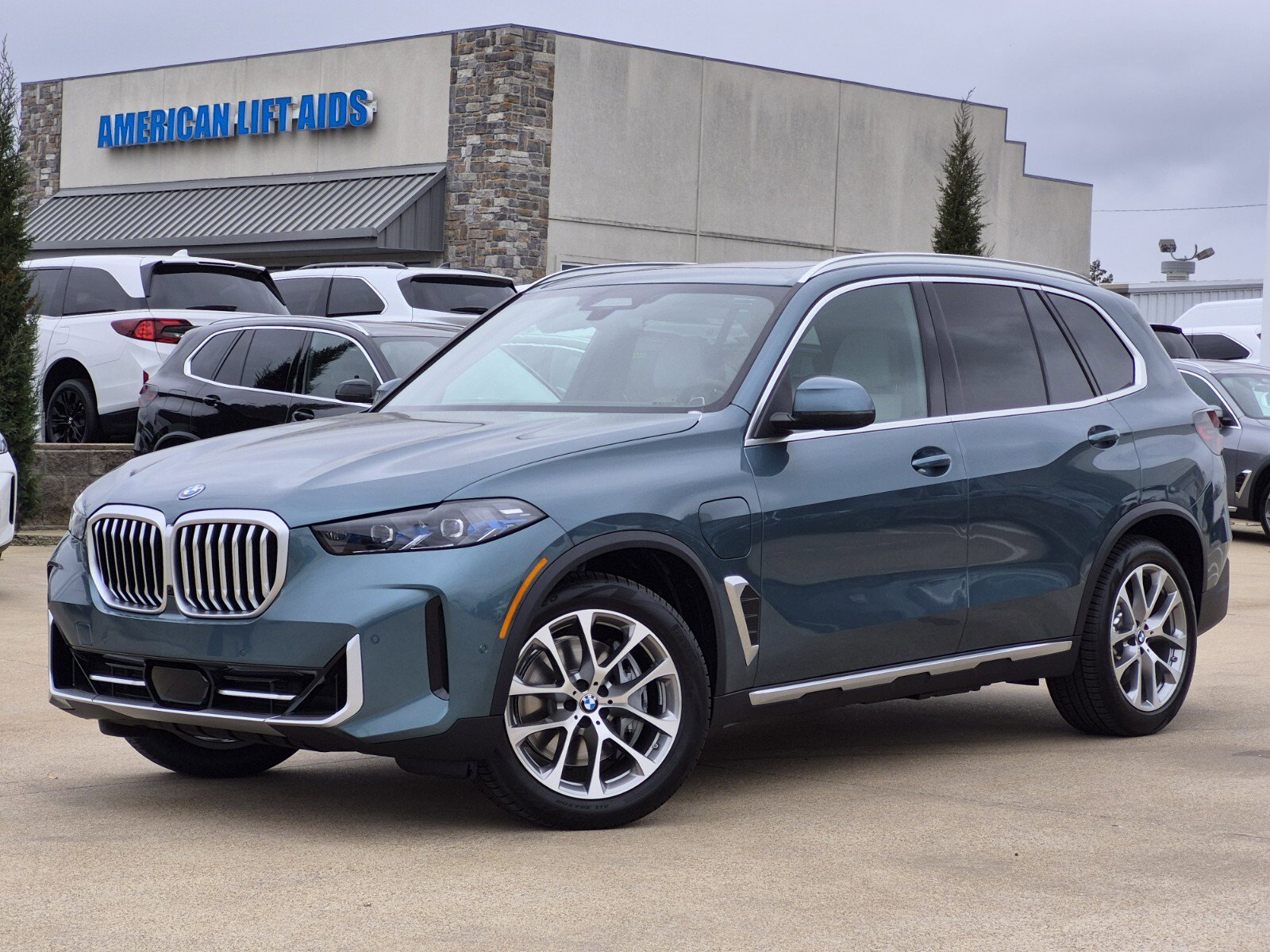 2026 BMW X5 50e's photo