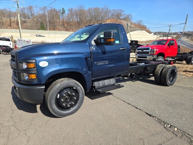 2024 Chevrolet Silverado 4500HD Work Truck photo 2