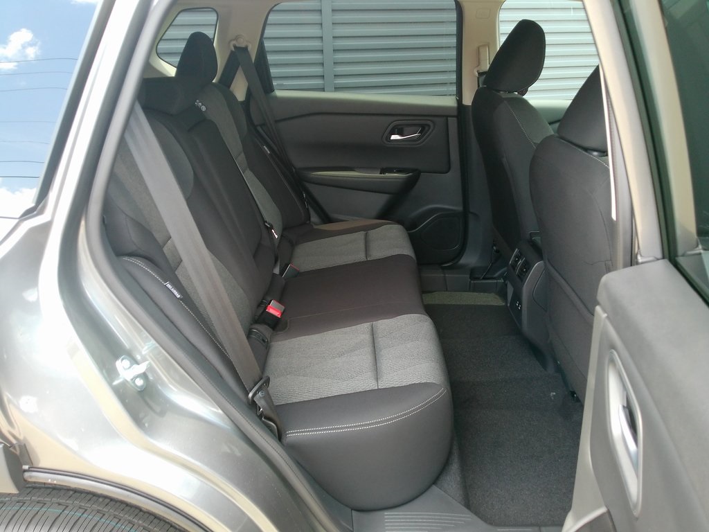 2025 Nissan Rogue SV photo 13