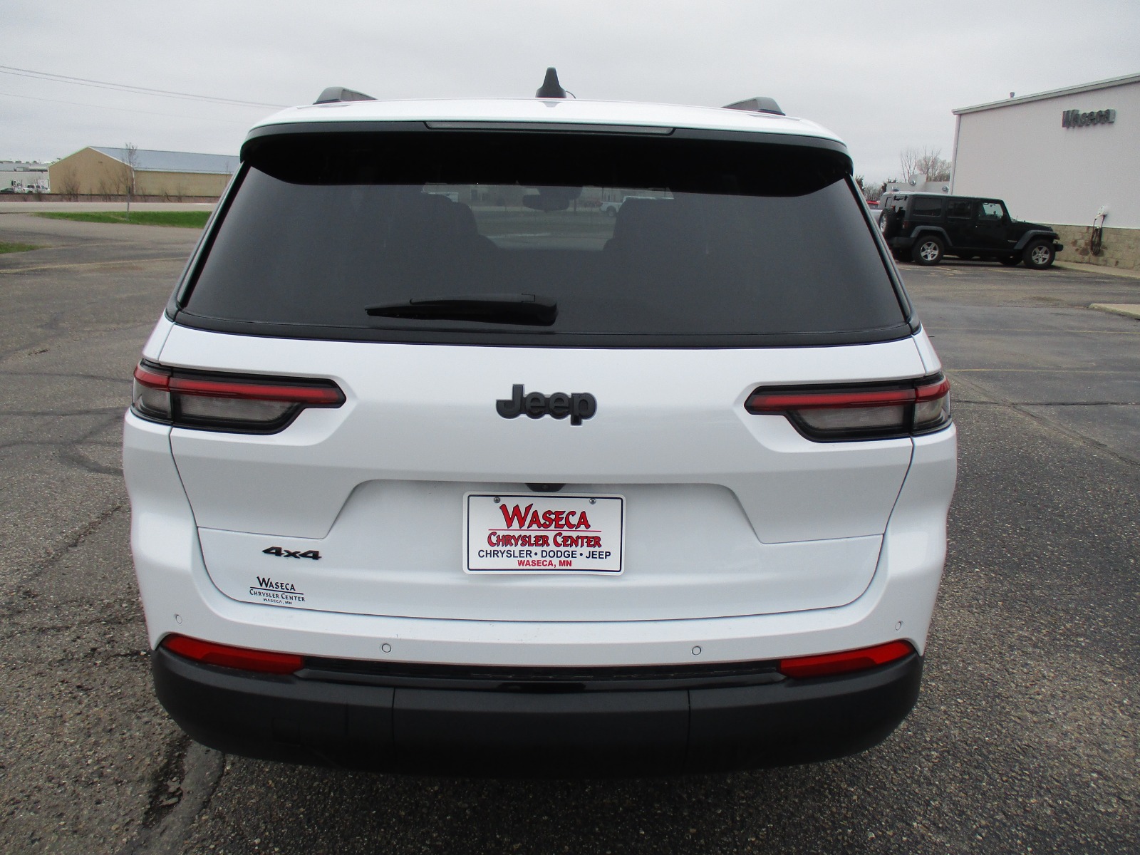 2023 Jeep Grand Cherokee Laredo X photo 4