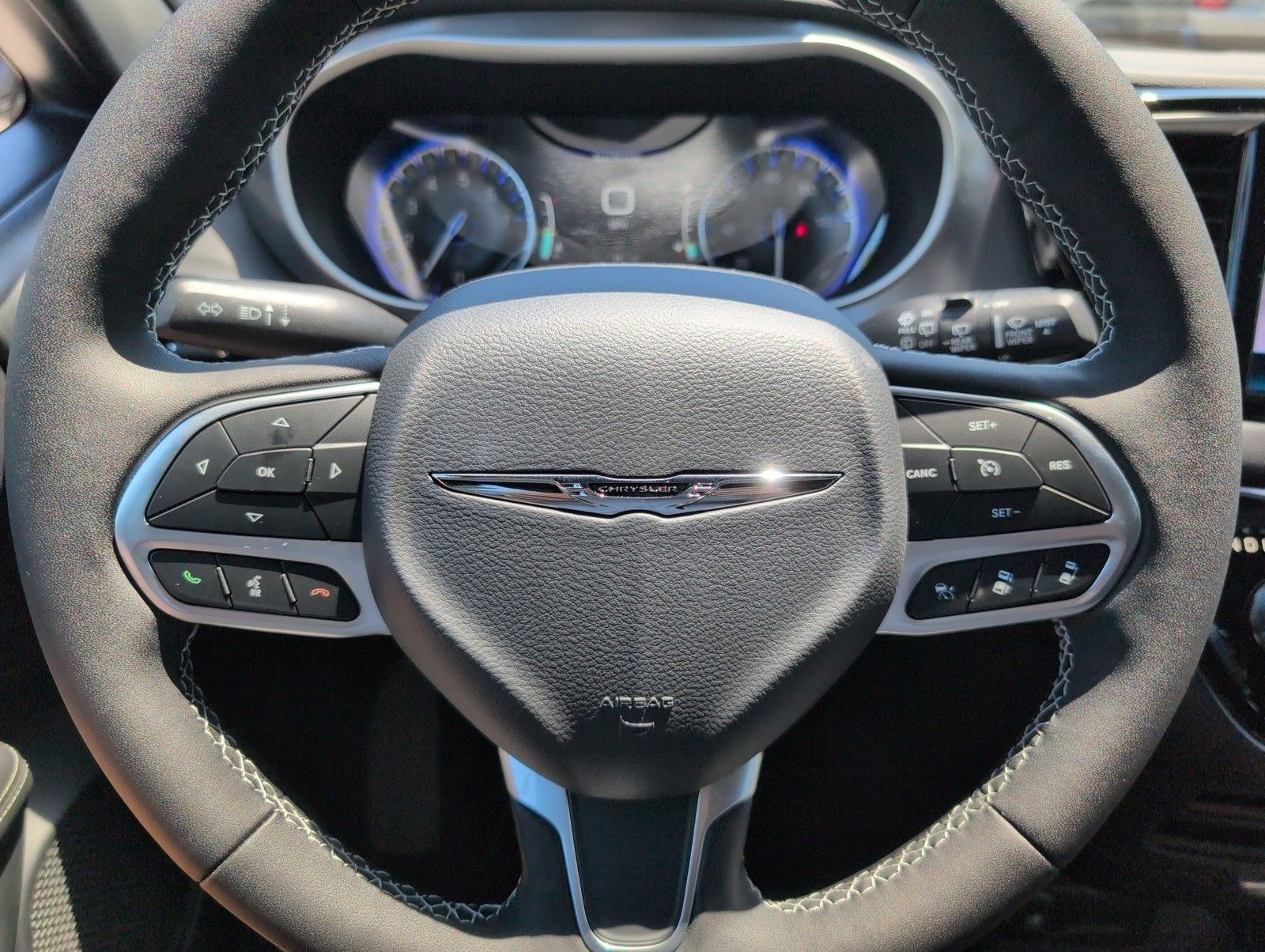 2025 Chrysler Voyager LX photo 8