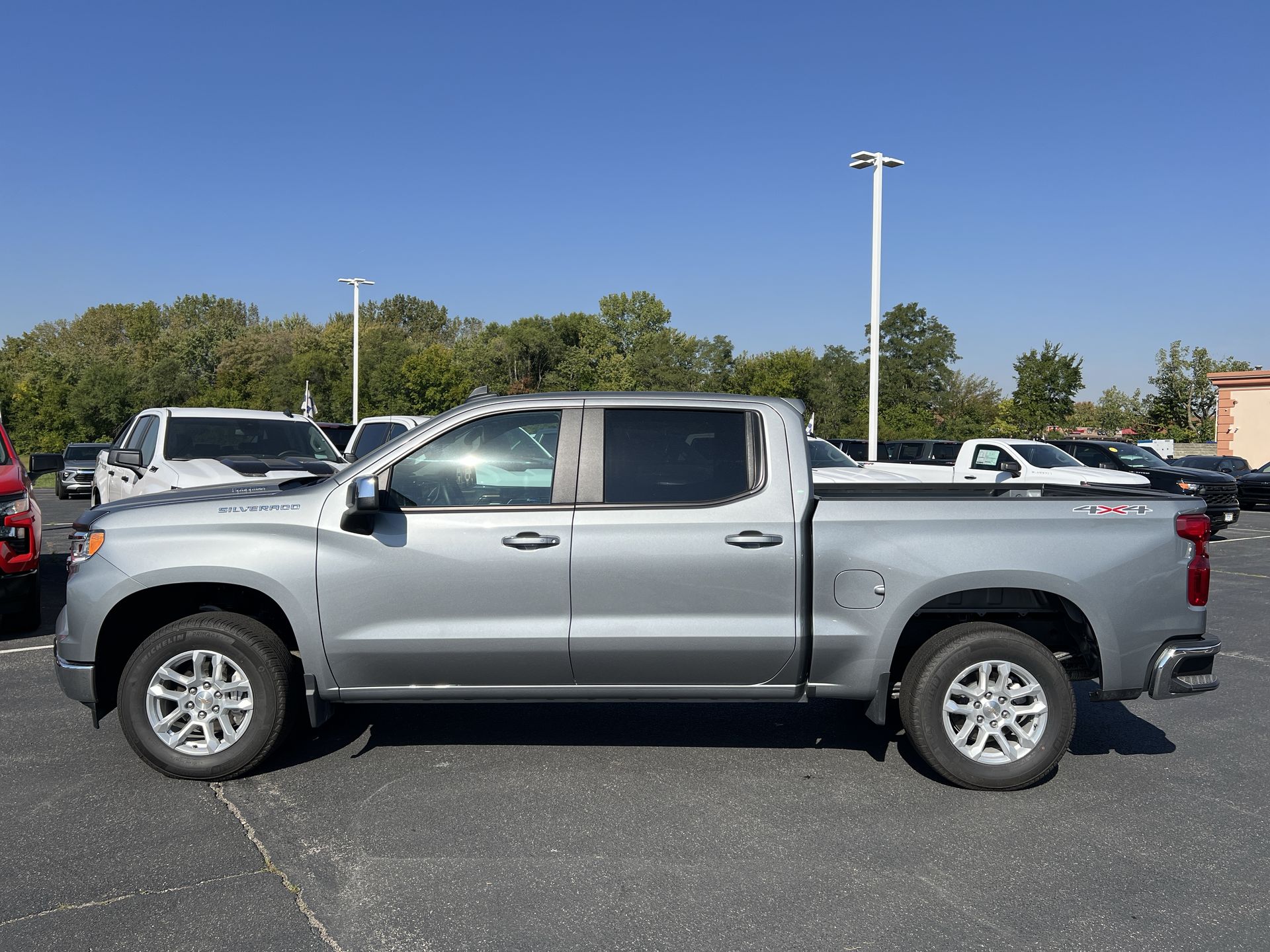 2025 Chevrolet Silverado 1500 LT photo 2