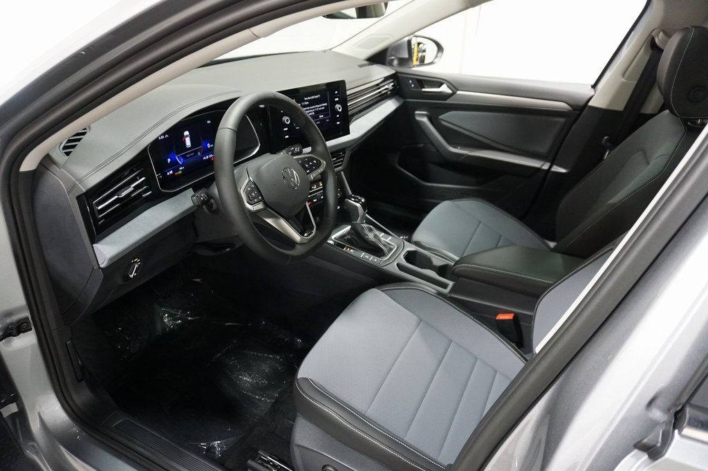 2025 Volkswagen Jetta 1.5T SE photo 9