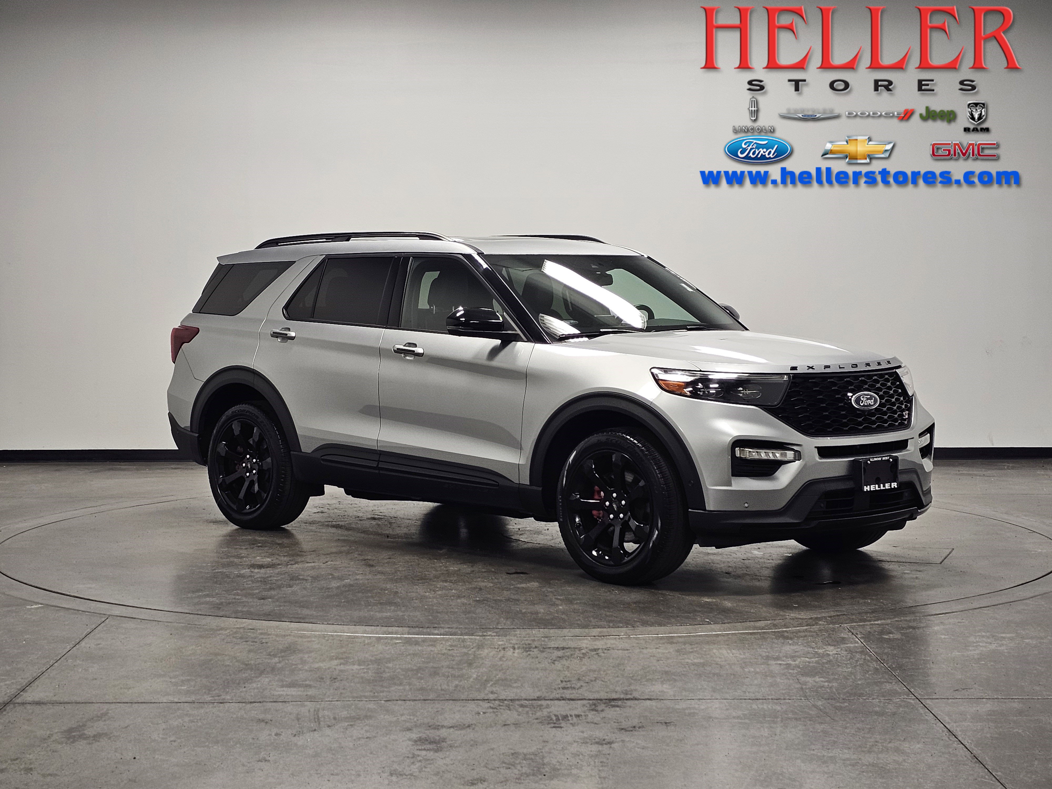 2022 Ford Explorer ST's photo
