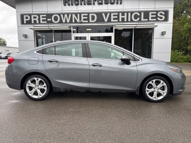2018 Chevrolet Cruze Premier photo 2