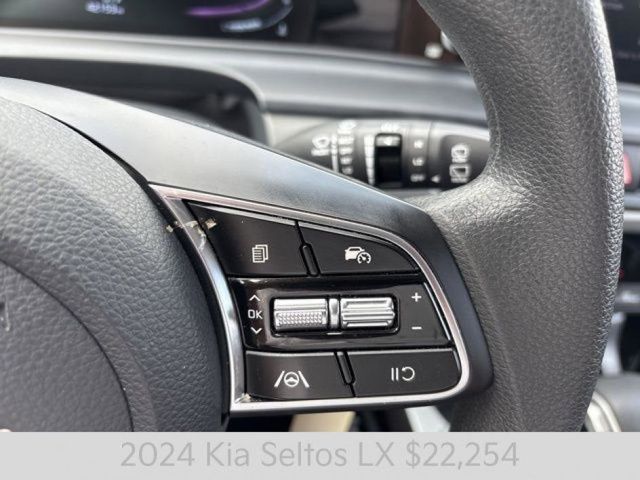 2024 Kia Seltos LX photo 13