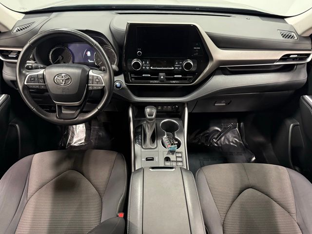 2023 Toyota Highlander LE photo 26