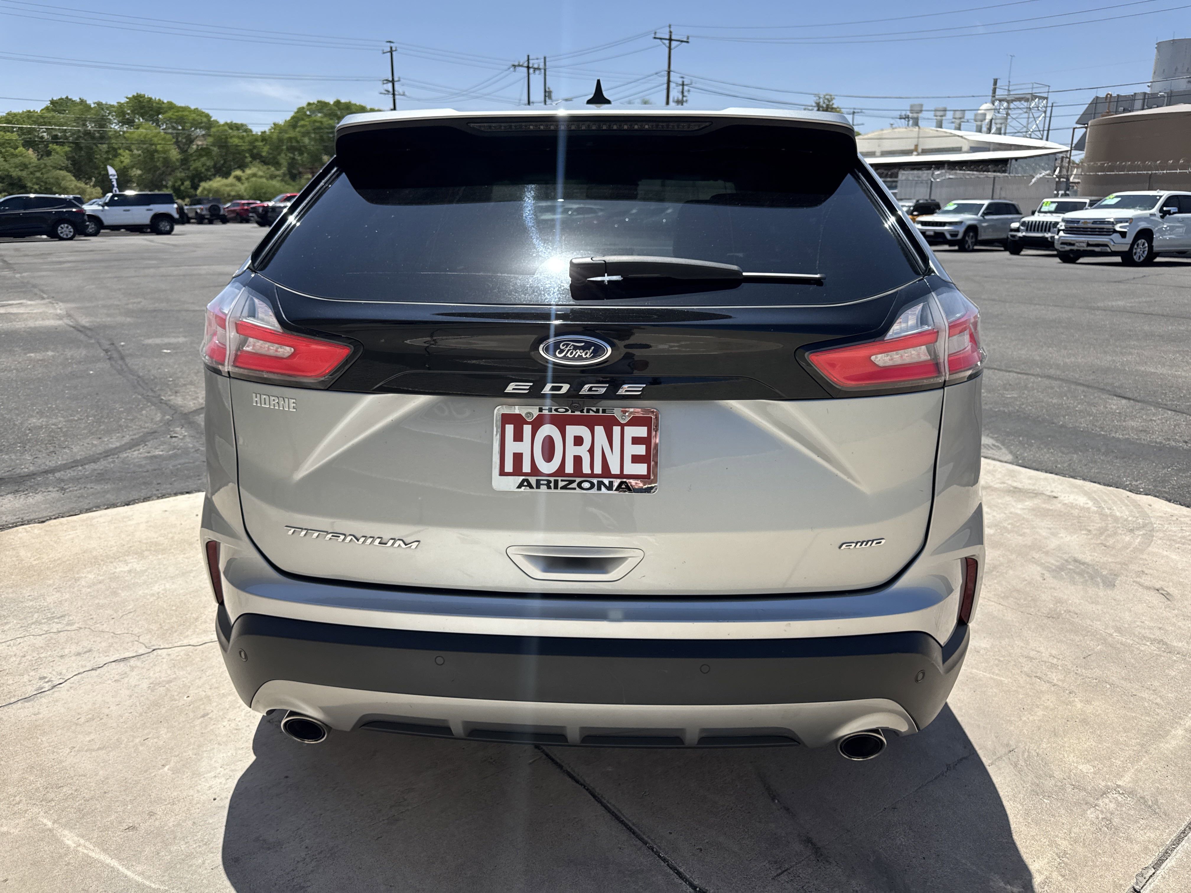 2024 Ford Edge Titanium photo 2