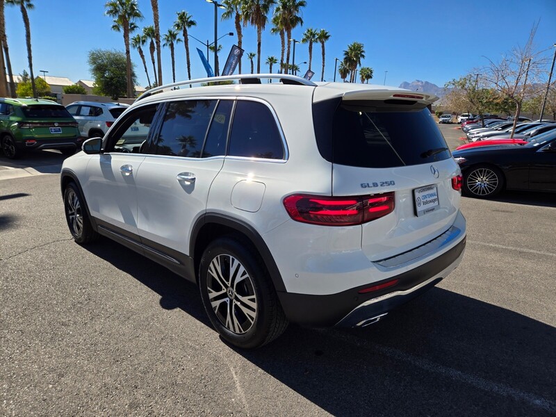 2025 Mercedes Benz GLB 250 photo 2