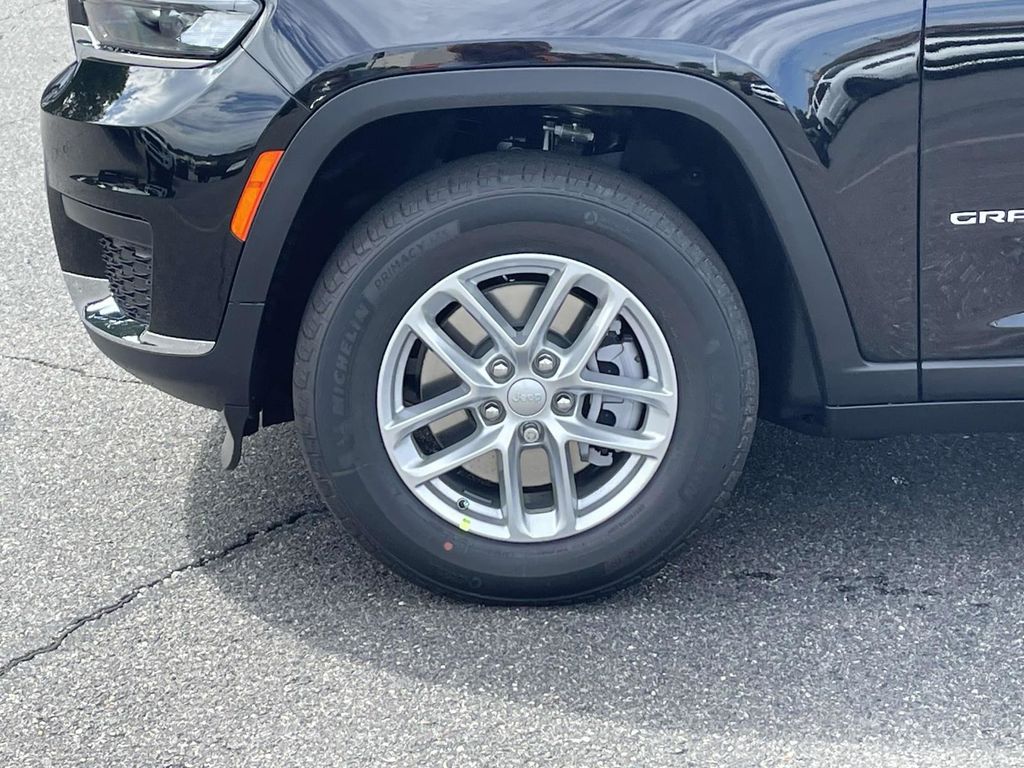 2025 Jeep Grand Cherokee Laredo X photo 9