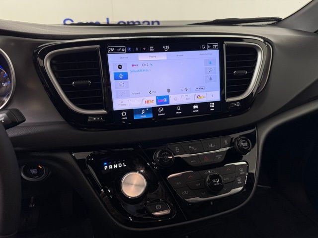 2025 Chrysler Voyager LX photo 4