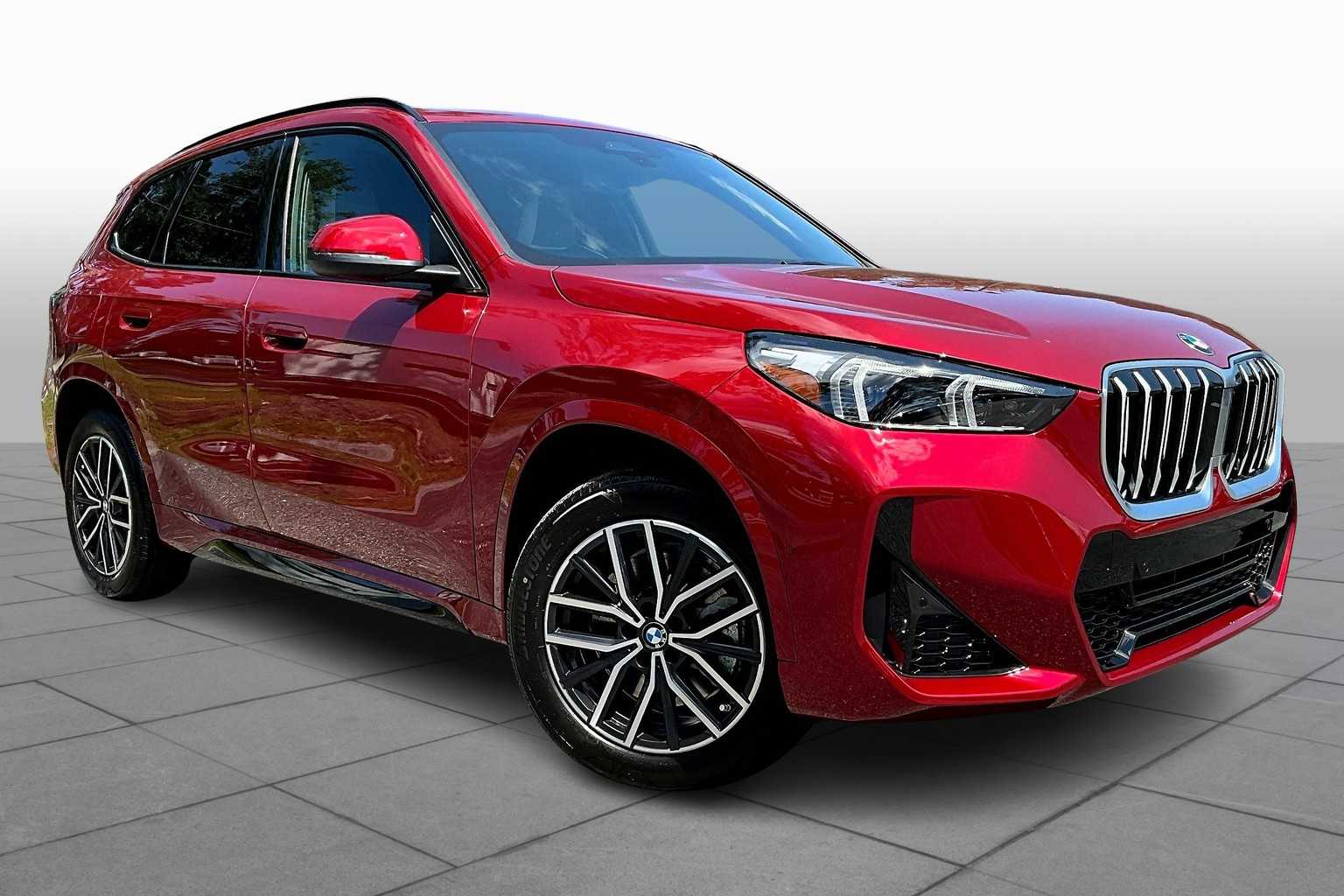 BMW X1　xDrive28i バーミリオンレッド The 2018 BMW X1 xDrive28 Review and Test Drive
