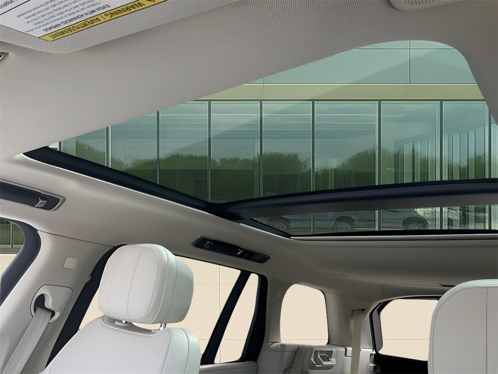 2023 Land Rover Range Rover SE photo 16