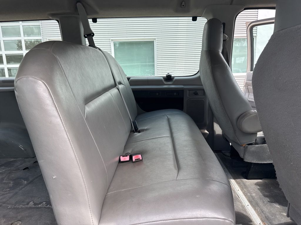 2009 Ford E-150 XL photo 9