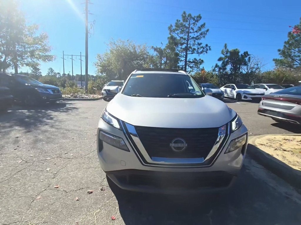 2023 Nissan Rogue SV photo 3