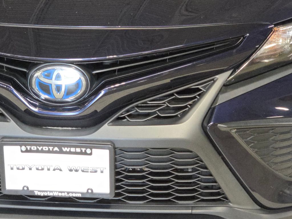 2021 Toyota Camry Hybrid SE photo 8