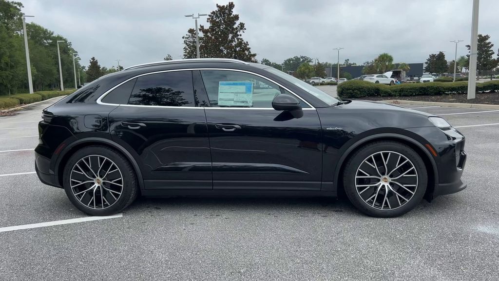 2024 Porsche Macan Electric 4 photo 9