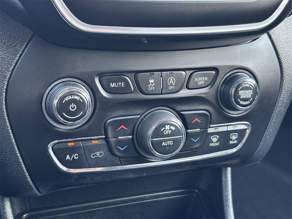 2022 Jeep Cherokee Latitude Lux photo 27