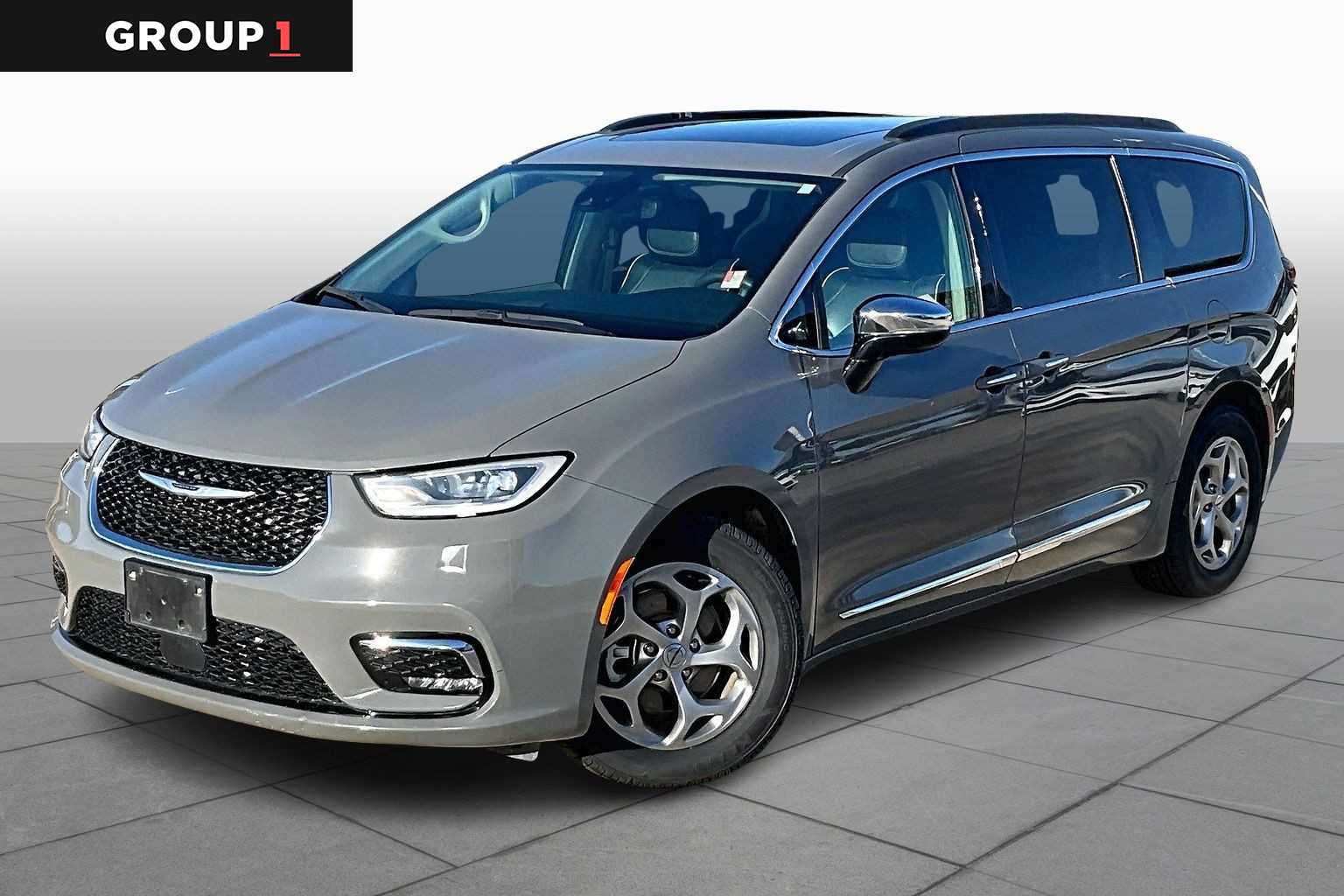 2023 Chrysler Pacifica Limited's photo